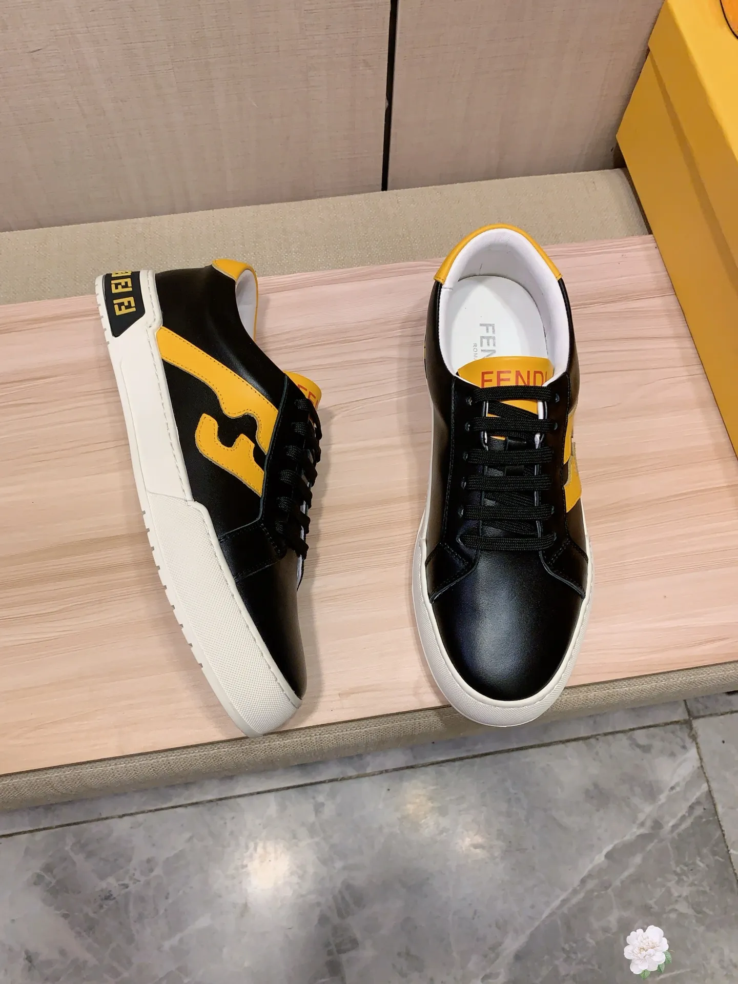 Men's Men's Shoes💰442💰💰🎩🎩[Lightning][Lightning] "FENDI*" The latest and most popular casual shoes, top brand [Seduce] luxury~purchase, top~quality. [Strong] The upper is made of imported breathable cowhide material ➕ breathable sheepskin feet (•) with fine workmanship. The original stylish and stylish soft rubber wear-resistant and non-slip outsole is light and comfortable on the feet. The real thing looks better when taken in real life. 226: code: 38-44, white and black selected